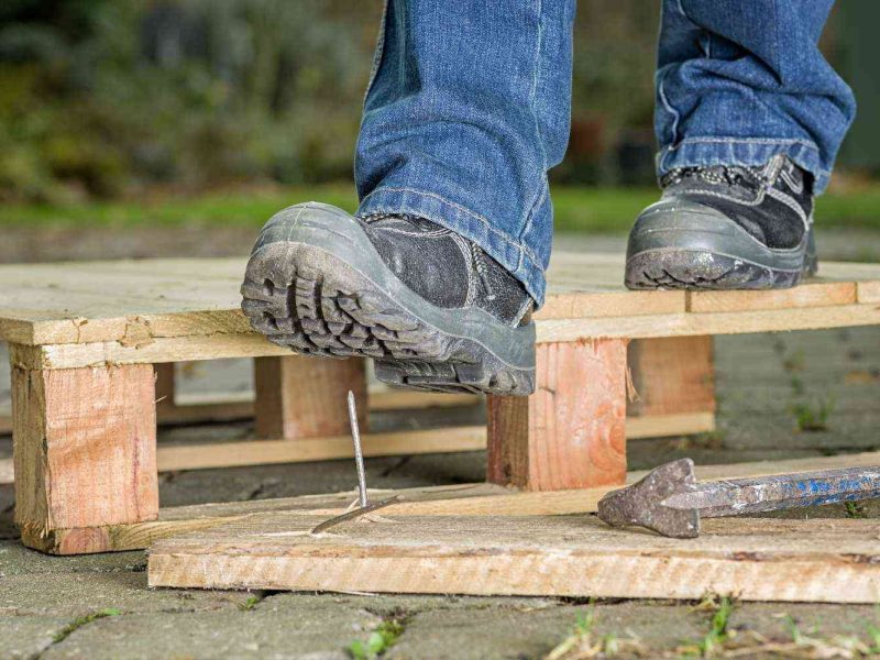 APD safety shoes leather anti paku anti puncture rubber outsole